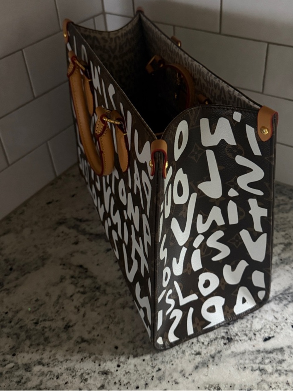 Tote bag